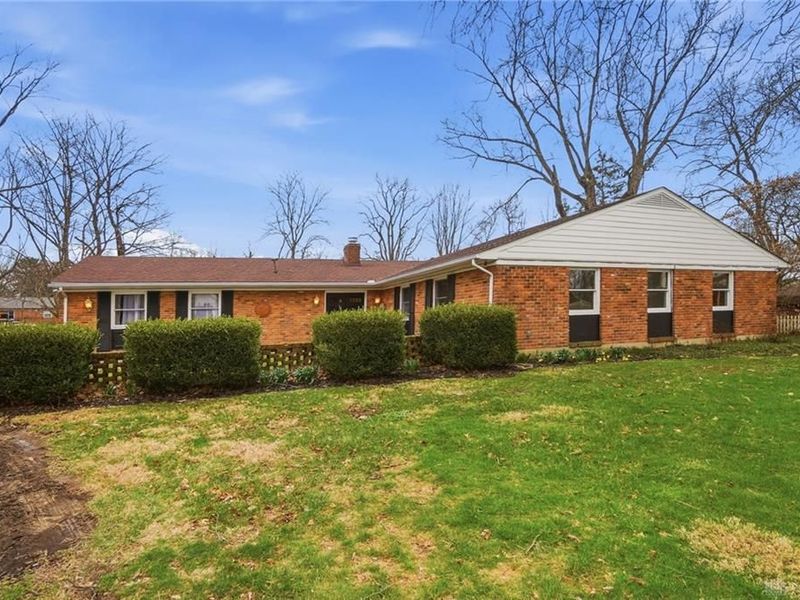 440 Walsingham Court, Centerville, OH 45429 Photo 1