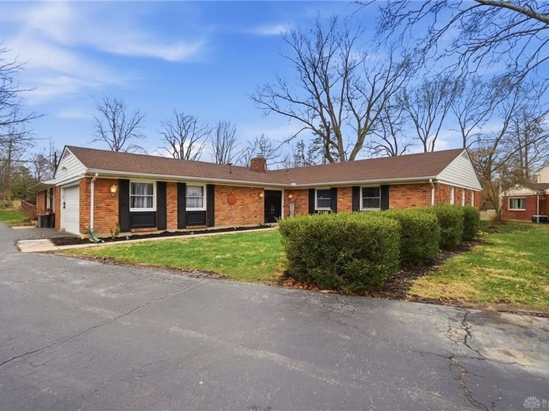 440 Walsingham Court, Centerville, OH 45429 Photo 2