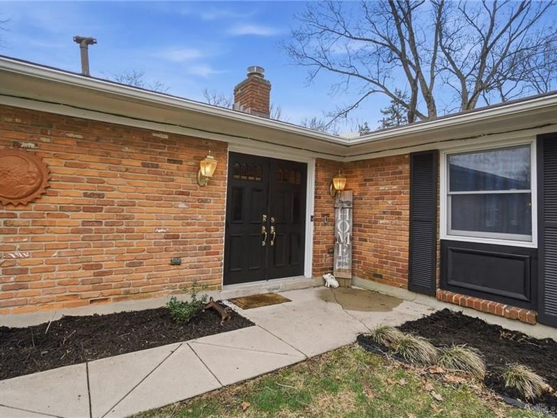 440 Walsingham Court, Centerville, OH 45429 Photo 3