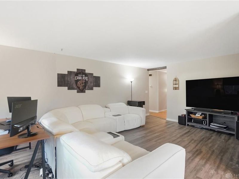 440 Walsingham Court, Centerville, OH 45429 Photo 8