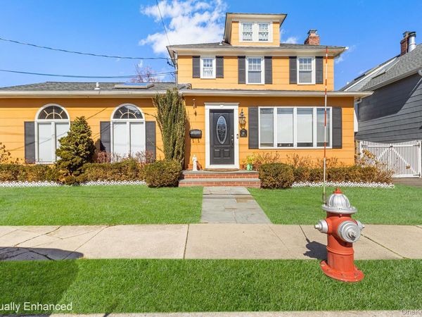 46 Riggs Place, Locust Valley, NY 11560