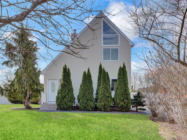 7 Roan Lane , Riverhead, NY 11901