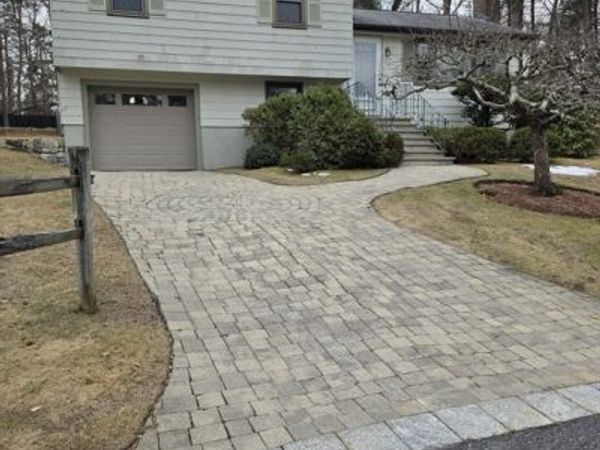 17 Maud Graham Circle, Burlington, MA 01803