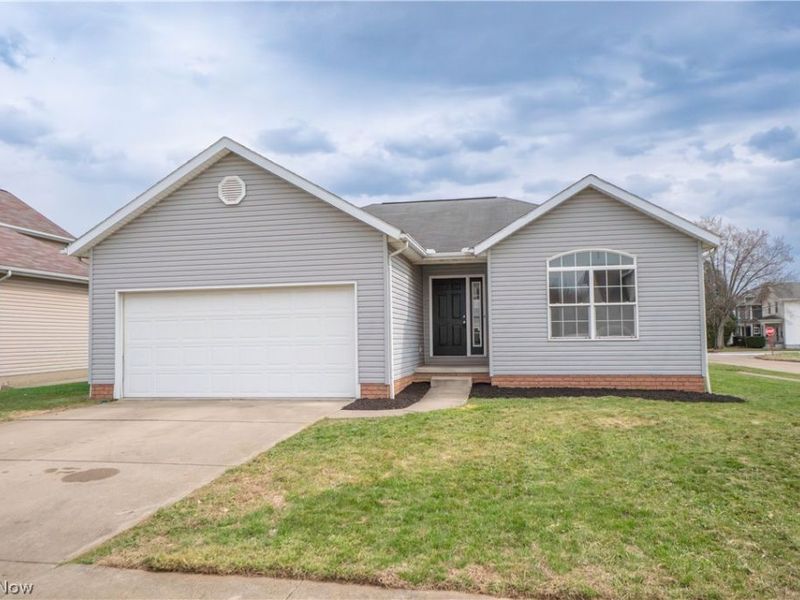 1290 Patriot Place SW, Massillon, OH 44647 Photo 1