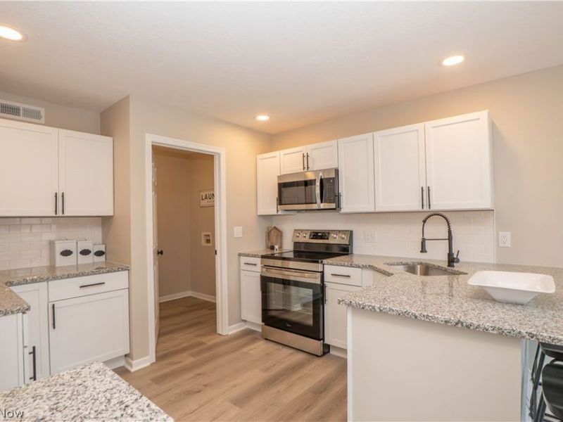 1290 Patriot Place SW, Massillon, OH 44647 Photo 11