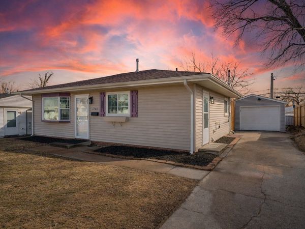 1703 14th Avenue SW, Cedar Rapids, IA 52404