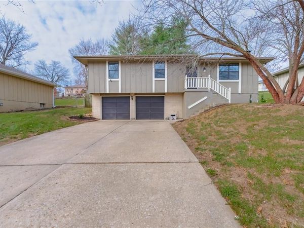 121 SE 2nd Street, Blue Springs, MO 64014
