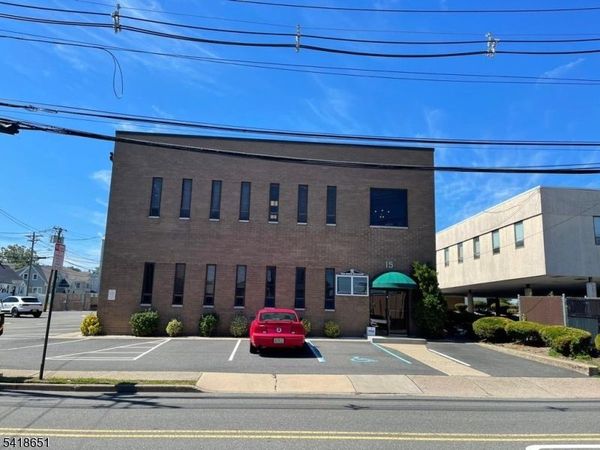 15 5Th St, Saddle Brook, NJ 07663