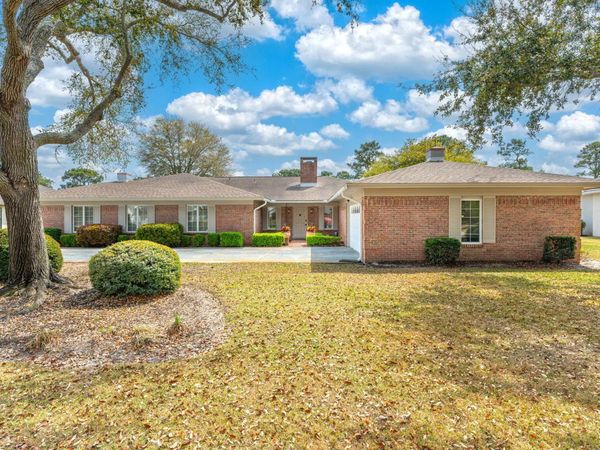 119 W Country Club Drive, Destin, FL 32541