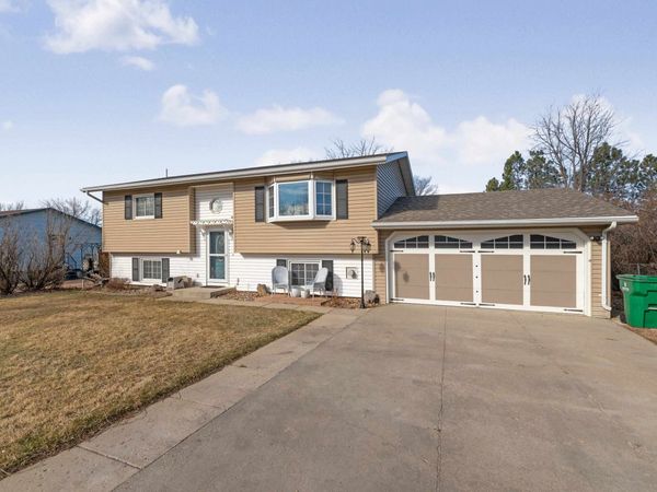 1729 Sharp Dr, Rapid City, SD 57703