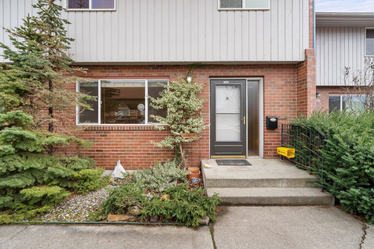 12425 E Olive Ave primary photo