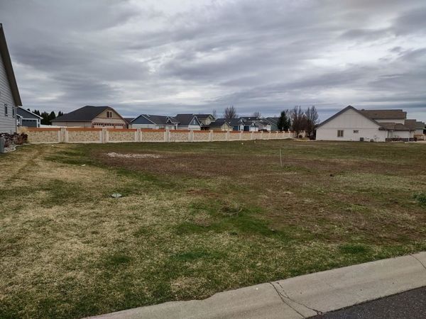 1109 N Country Club Dr, Deer Park, WA 99006