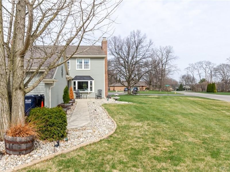 2550 Broken Woods Drive, Troy, OH 45373 Photo 2