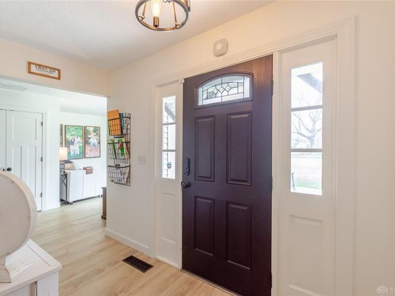 2550 Broken Woods Drive, Troy, OH 45373 Photo 4