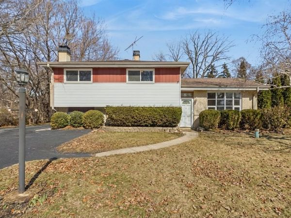 31 W Stonegate Drive , Prospect Heights, IL 60070