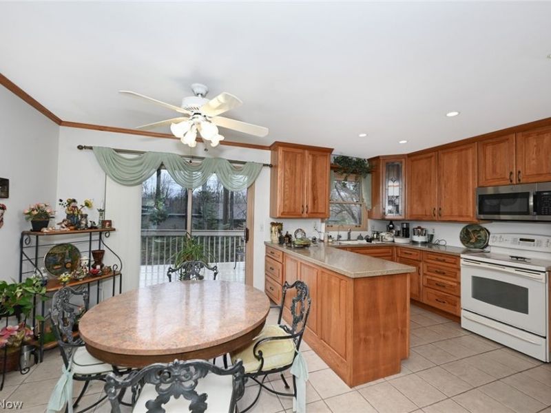 9083 Woodcrest Drive, Brecksville, OH 44141 Photo 4