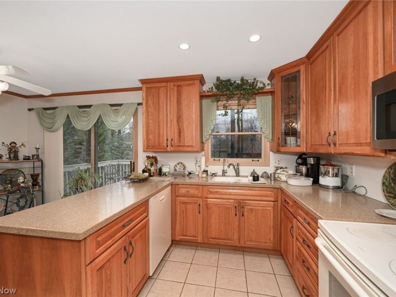 9083 Woodcrest Drive, Brecksville, OH 44141 Photo 4