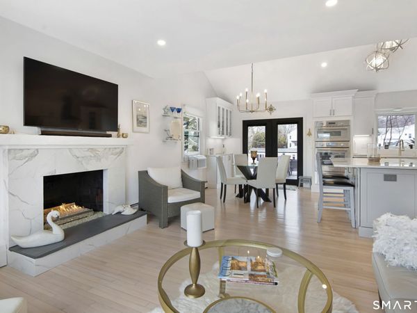 17 College, Old Saybrook, CT 06475