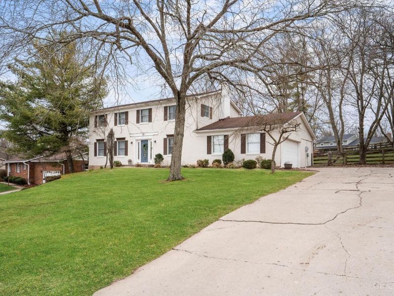 128 E Concord Drive, Lebanon, OH 45036 Photo 2