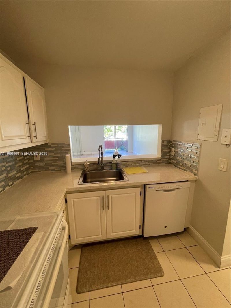 13685 NE 10th Ave , Unit 210, North Miami, FL 33161 Photo