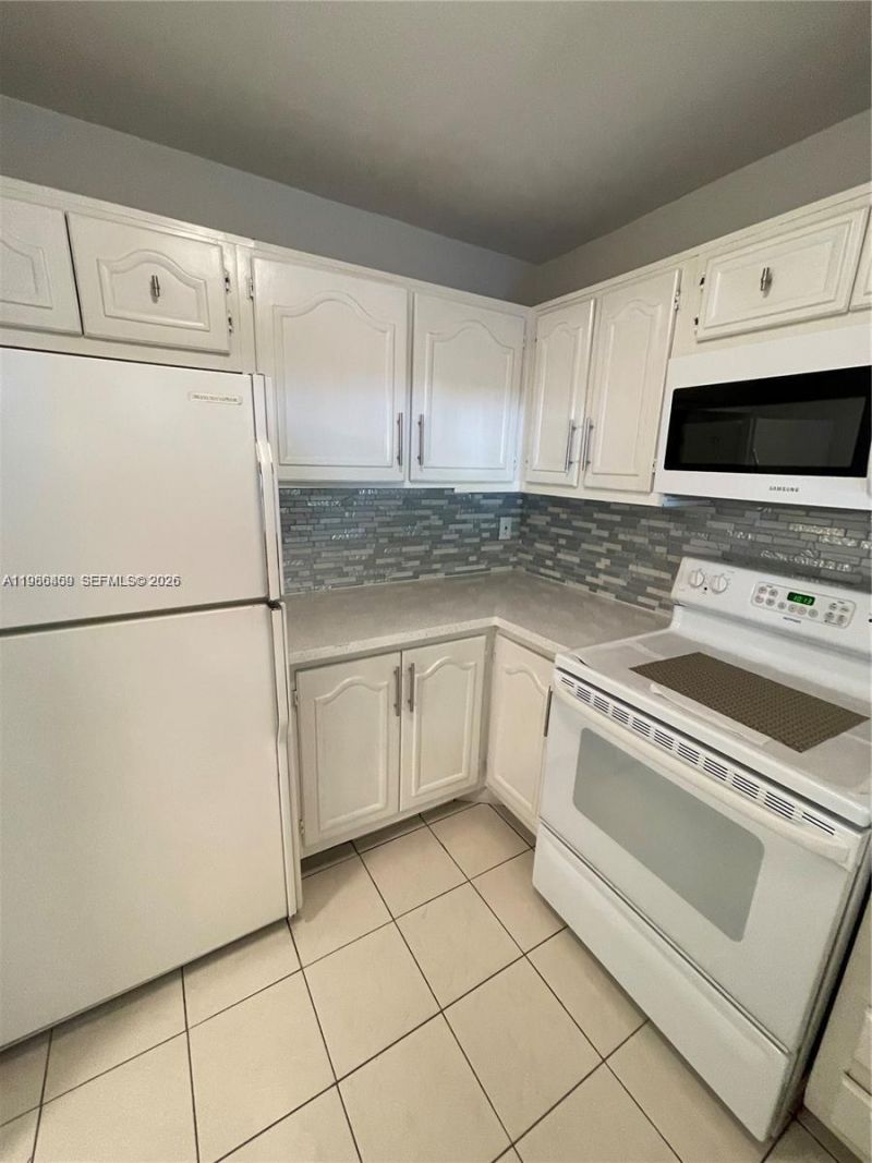 13685 NE 10th Ave, Unit 210, North Miami, FL 33161 Photo