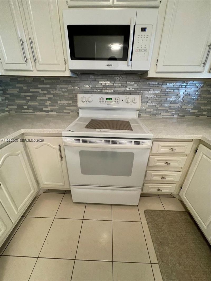 13685 NE 10th Ave , Unit 210, North Miami, FL 33161 Photo