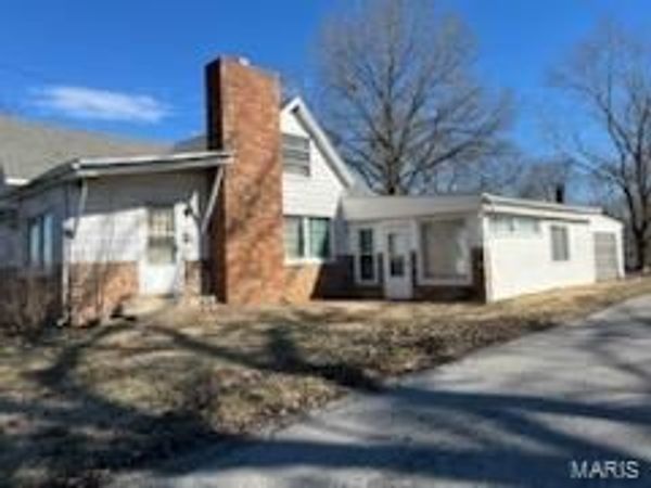 712 Mulkey , Christopher, IL 62822