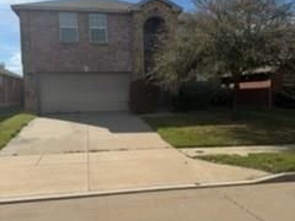 801 Lark Drive, Aubrey, TX 76227
