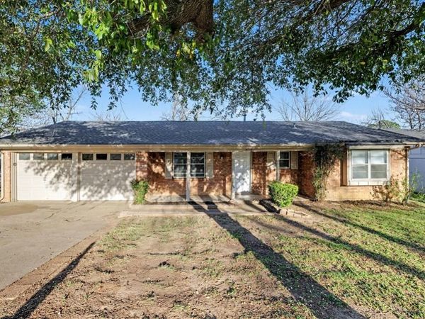 832 Gregory Avenue, Bedford, TX 76022