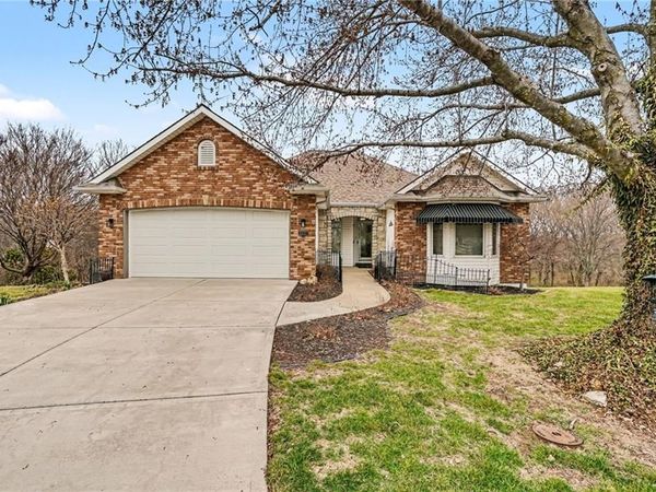 3337 S Victoria Drive, Blue Springs, MO 64015