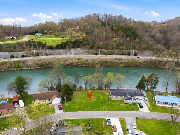 Melton Hill Circle, Clinton, TN 37716