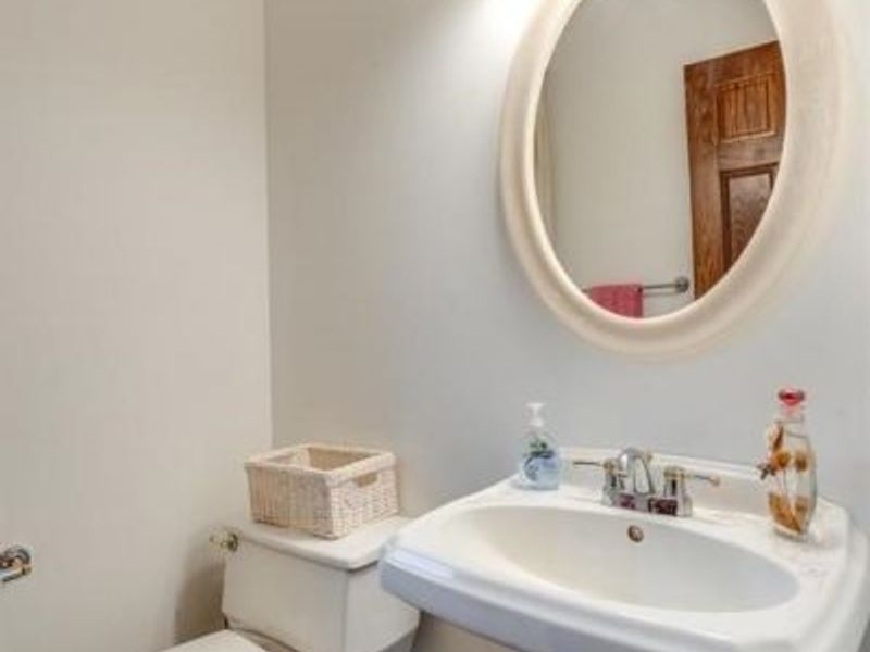 4700 Barnsleigh Drive , Bath, OH 44333 Photo 10