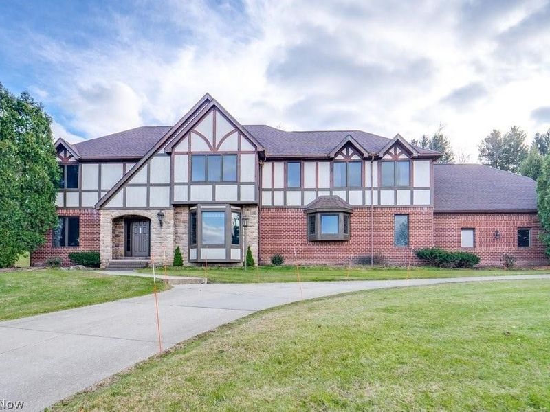 4700 Barnsleigh Drive , Bath, OH 44333 Photo 2