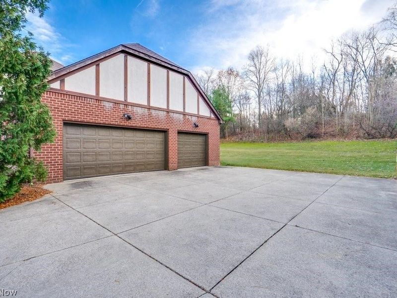 4700 Barnsleigh Drive , Bath, OH 44333 Photo 3