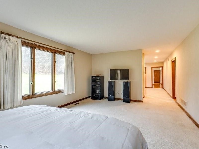 4700 Barnsleigh Drive , Bath, OH 44333 Photo 8