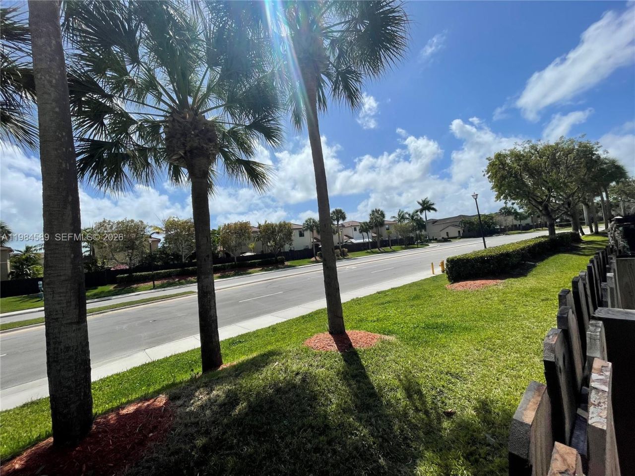 8900 SW 226th Ter, Cutler Bay, FL 33190 Photo