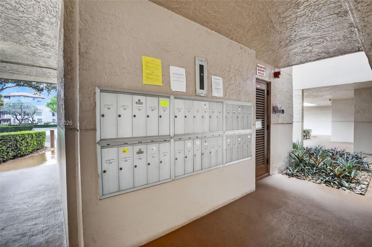 1831 Sabal Palm Dr , Unit 306, Davie, FL 33324 Photo