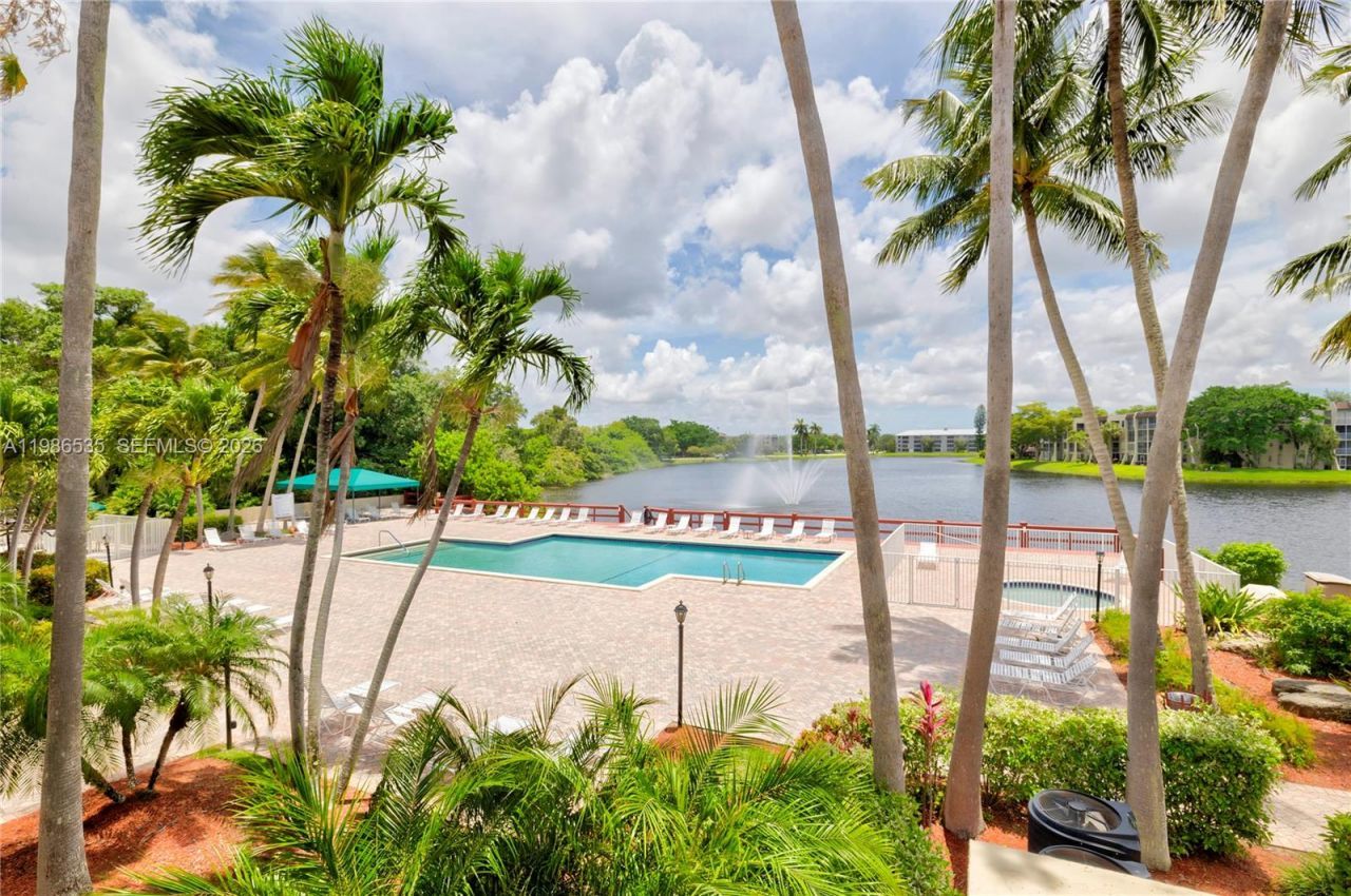 1831 Sabal Palm Dr , Unit 306, Davie, FL 33324 Photo