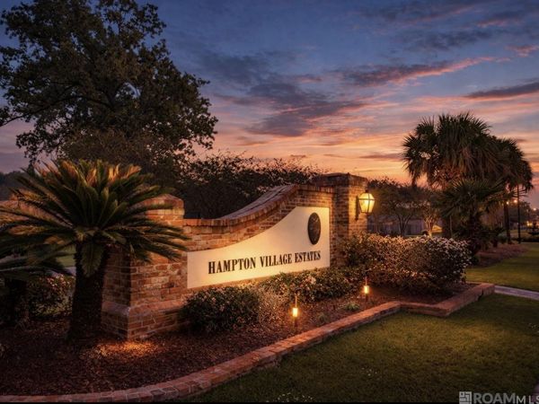 8061 Stoneshire Dr, Central, LA 70818