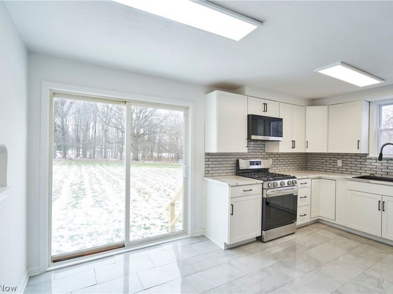 2800 Stark Drive, Willoughby Hills, OH 44094 Photo 2