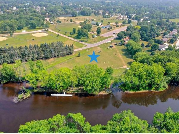 116 HOLTWOOD WAY, Oconto, WI 54153