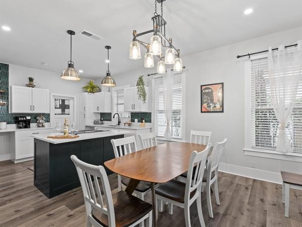 711 W Knox Street, Ennis, TX 75119