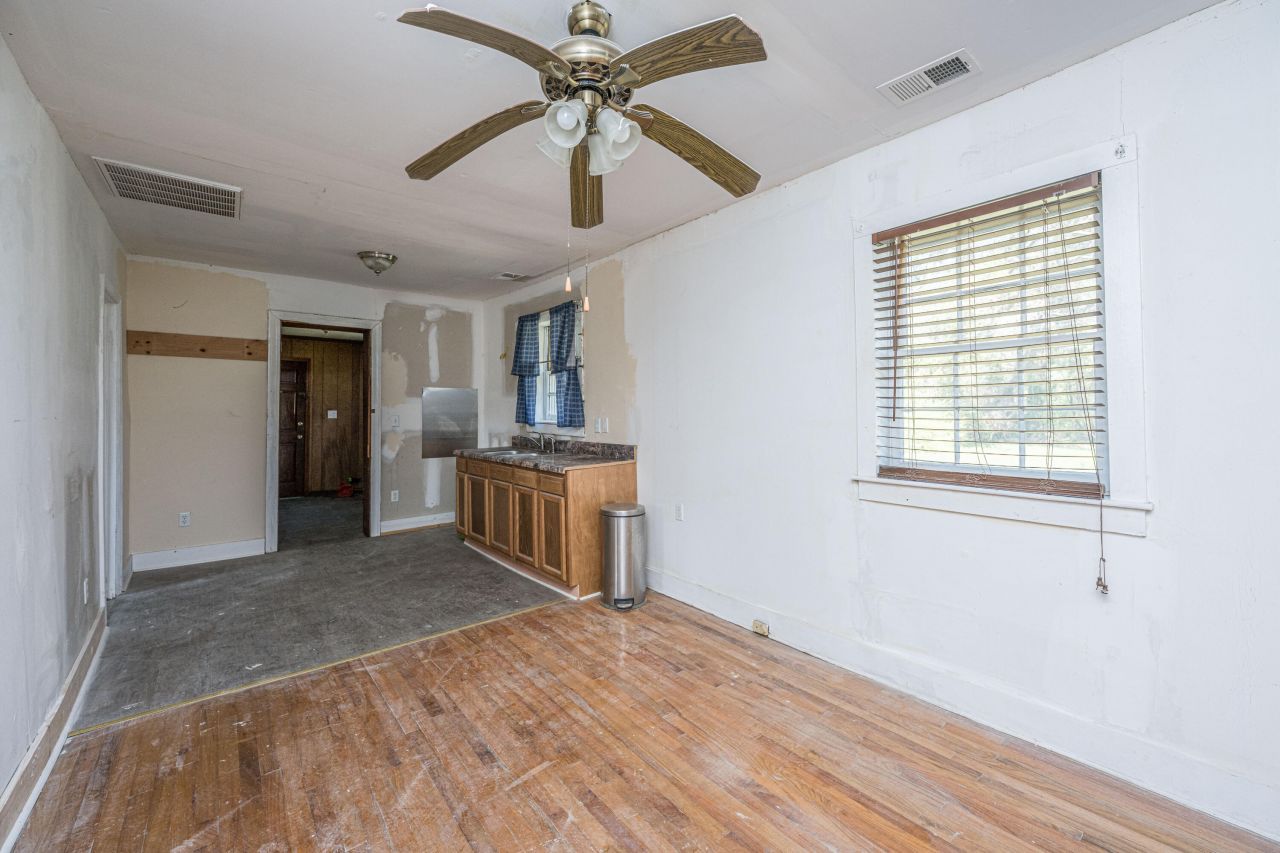 1120 Fort Johnson Road Photo 12