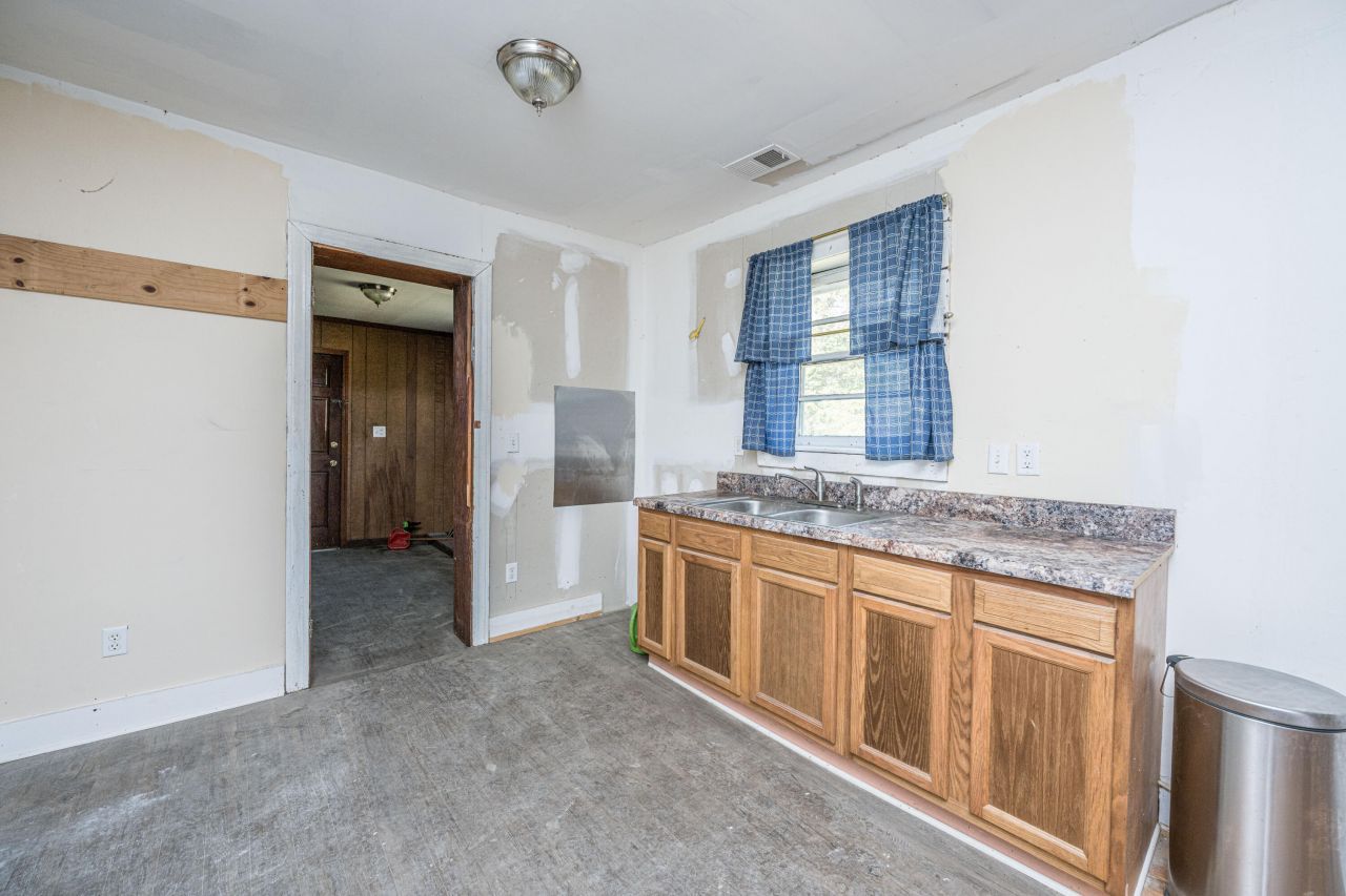 1120 Fort Johnson Road Photo 14