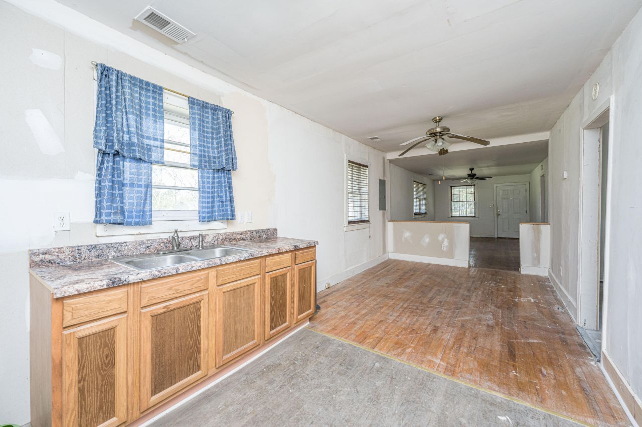 1120 Fort Johnson Road Photo 15