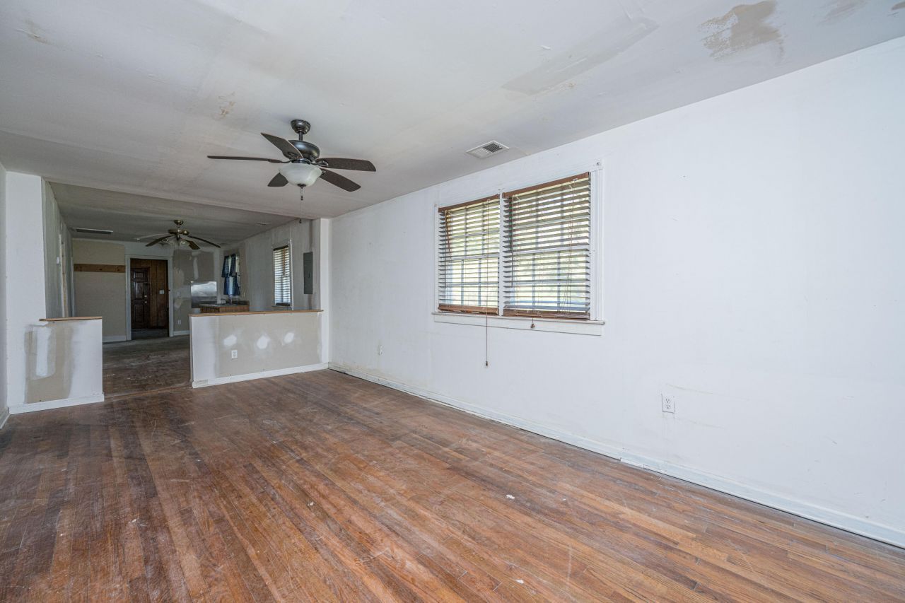 1120 Fort Johnson Road Photo 6