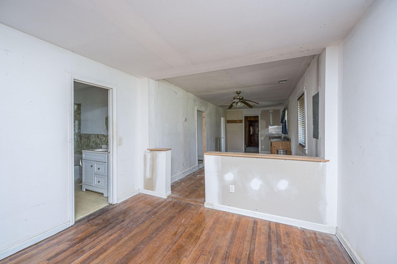 1120 Fort Johnson Road Photo 8