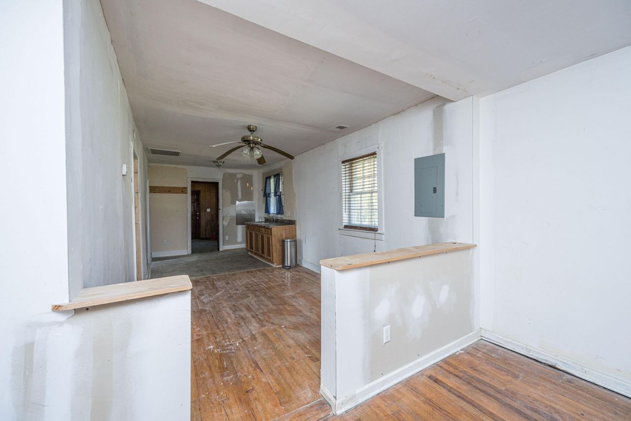 1120 Fort Johnson Road Photo 9