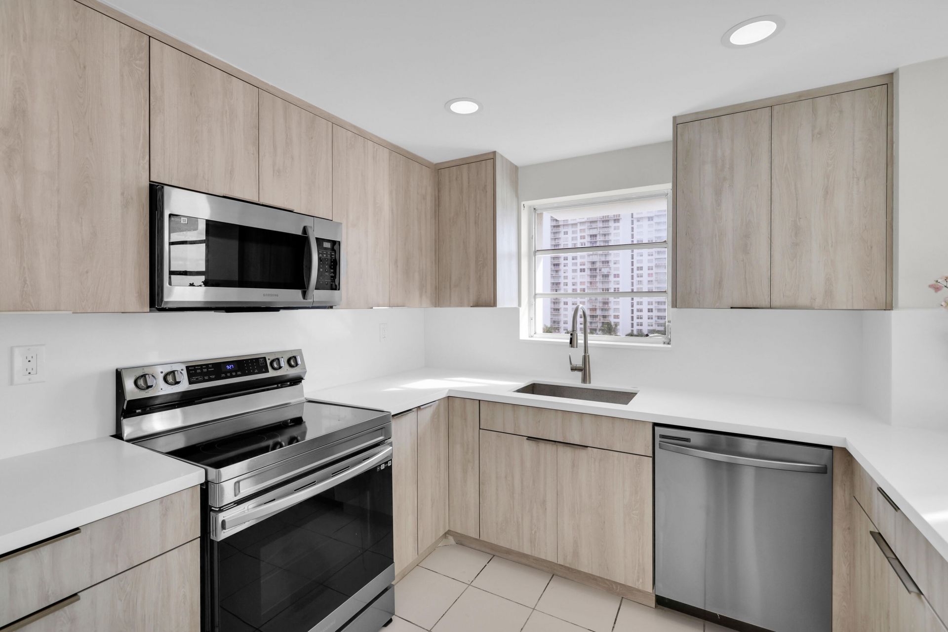 2780 NE 183rd Street, Unit 716, Aventura, FL 33160 Photo