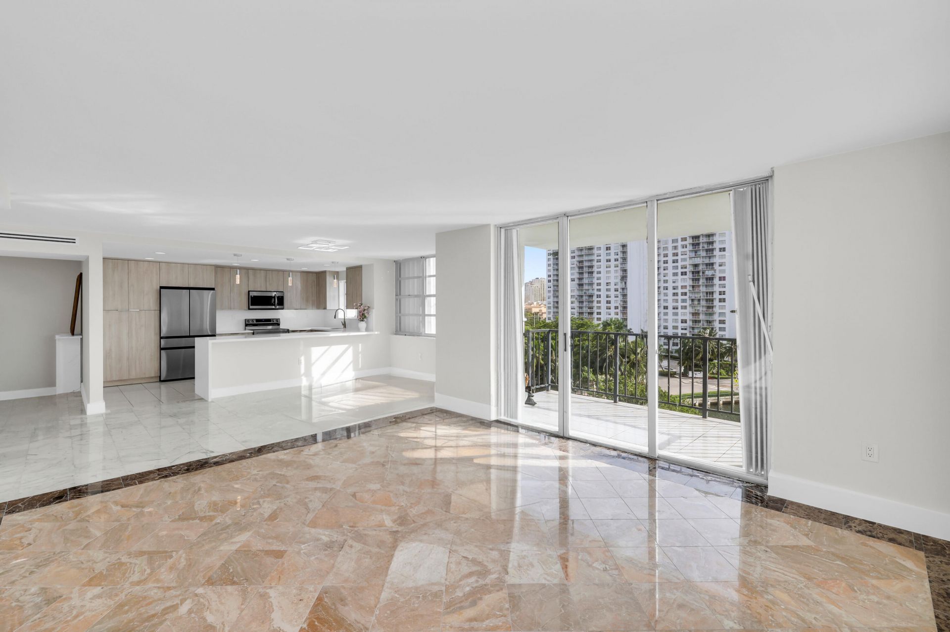 2780 NE 183rd Street, Unit 716, Aventura, FL 33160 Photo